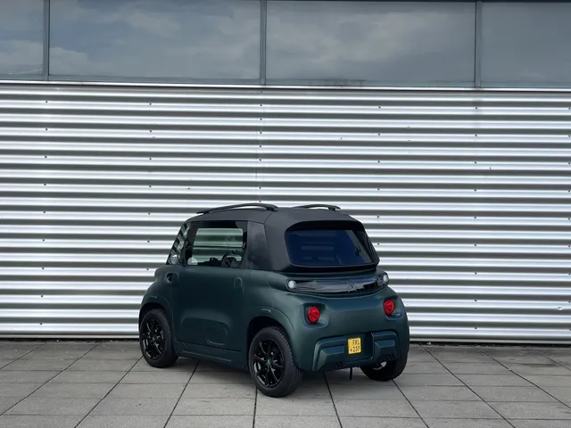 
Citroën Ami | 14” LM Velgen | Comfort Stoelen Leer | Brommerrijbewijs vanaf 16 jaar | Panorama dak | Telefoonhouder | USB lader voor de telefoon | vol									