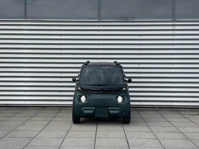 
Citroën Ami | 14” LM Velgen | Comfort Stoelen Leer | Brommerrijbewijs vanaf 16 jaar | Panorama dak | Telefoonhouder | USB lader voor de telefoon | vol									