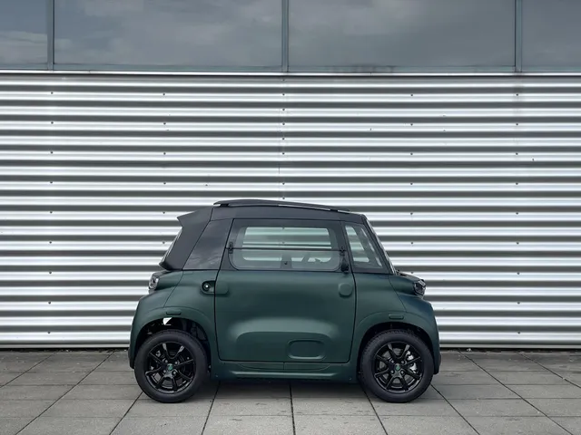 
Citroën Ami | 14” LM Velgen | Comfort Stoelen Leer | Brommerrijbewijs vanaf 16 jaar | Panorama dak | Telefoonhouder | USB lader voor de telefoon | vol									