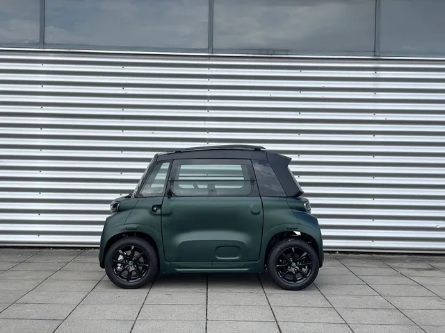
Citroën Ami | 14” LM Velgen | Comfort Stoelen Leer | Brommerrijbewijs vanaf 16 jaar | Panorama dak | Telefoonhouder | USB lader voor de telefoon | vol									