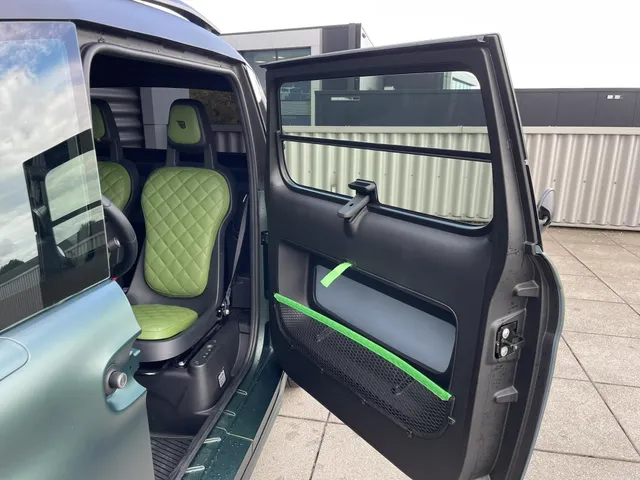 
Citroën Ami | 14” LM Velgen | Comfort Stoelen Leer | Brommerrijbewijs vanaf 16 jaar | Panorama dak | Telefoonhouder | USB lader voor de telefoon | vol									