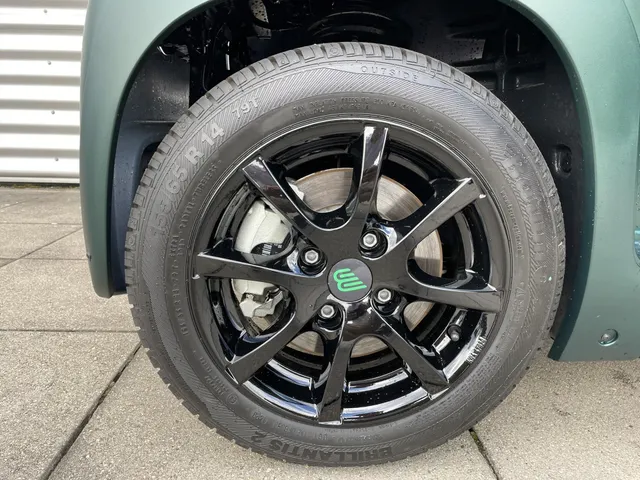 
Citroën Ami | 14” LM Velgen | Comfort Stoelen Leer | Brommerrijbewijs vanaf 16 jaar | Panorama dak | Telefoonhouder | USB lader voor de telefoon | vol									