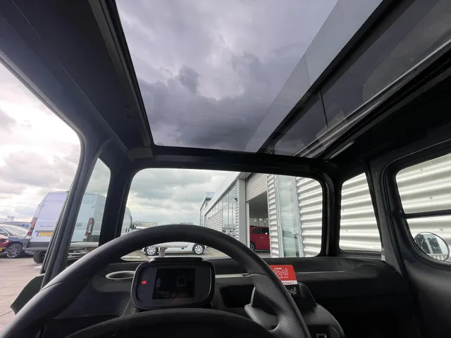 
Citroën Ami | 14” LM Velgen | Comfort Stoelen Leer | Brommerrijbewijs vanaf 16 jaar | Panorama dak | Telefoonhouder | USB lader voor de telefoon | vol									