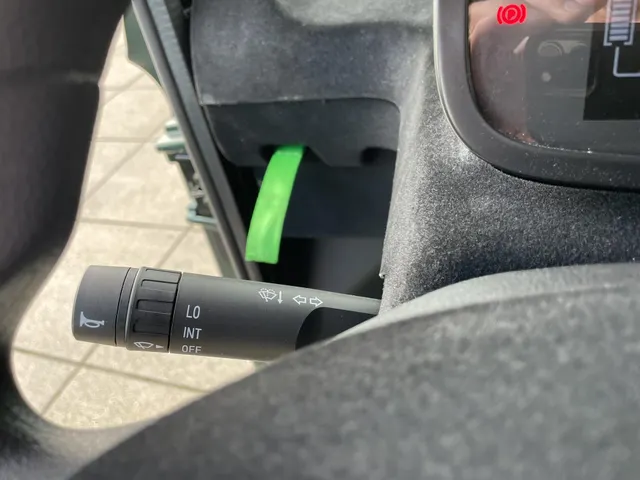 
Citroën Ami | 14” LM Velgen | Comfort Stoelen Leer | Brommerrijbewijs vanaf 16 jaar | Panorama dak | Telefoonhouder | USB lader voor de telefoon | vol									