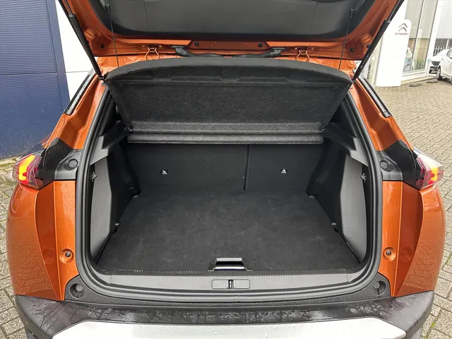 
Peugeot e-2008 EV 50kWh 136pk Allure I Navigatie via App | Lichtmetalen Velgen | Climate Control | Cruise Control | Parkeersensoren Achter | vol									