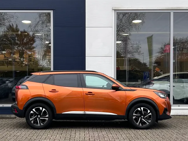 
Peugeot e-2008 EV 50kWh 136pk Allure I Navigatie via App | Lichtmetalen Velgen | Climate Control | Cruise Control | Parkeersensoren Achter | vol									