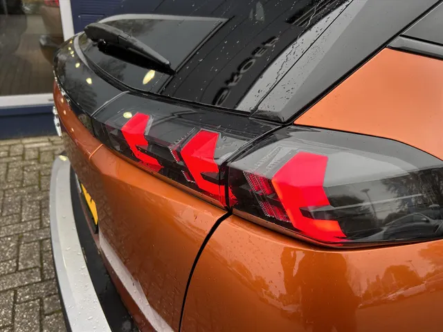 
Peugeot e-2008 EV 50kWh 136pk Allure I Navigatie via App | Lichtmetalen Velgen | Climate Control | Cruise Control | Parkeersensoren Achter | vol									