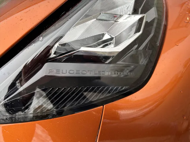 
Peugeot e-2008 EV 50kWh 136pk Allure I Navigatie via App | Lichtmetalen Velgen | Climate Control | Cruise Control | Parkeersensoren Achter | vol									