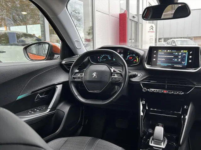 
Peugeot e-2008 EV 50kWh 136pk Allure I Navigatie via App | Lichtmetalen Velgen | Climate Control | Cruise Control | Parkeersensoren Achter | vol									