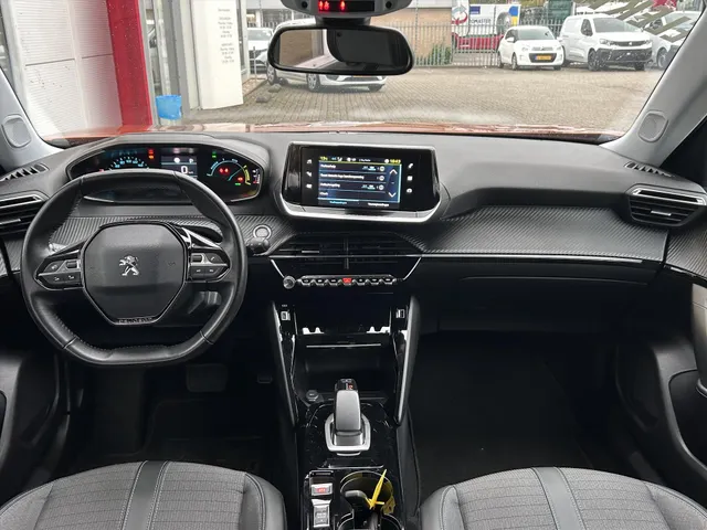 
Peugeot e-2008 EV 50kWh 136pk Allure I Navigatie via App | Lichtmetalen Velgen | Climate Control | Cruise Control | Parkeersensoren Achter | vol									