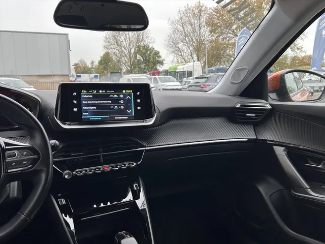 
Peugeot e-2008 EV 50kWh 136pk Allure I Navigatie via App | Lichtmetalen Velgen | Climate Control | Cruise Control | Parkeersensoren Achter | vol									