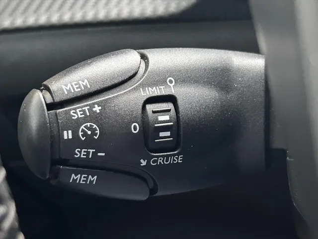 
Peugeot e-2008 EV 50kWh 136pk Allure I Navigatie via App | Lichtmetalen Velgen | Climate Control | Cruise Control | Parkeersensoren Achter | vol									