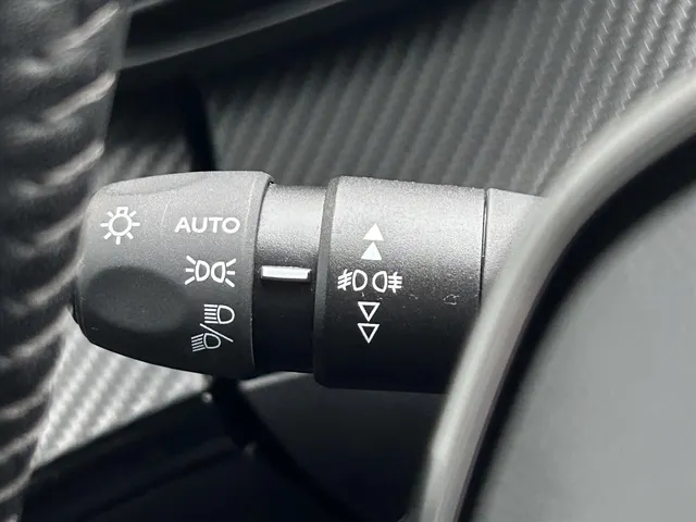 
Peugeot e-2008 EV 50kWh 136pk Allure I Navigatie via App | Lichtmetalen Velgen | Climate Control | Cruise Control | Parkeersensoren Achter | vol									