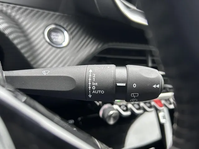 
Peugeot e-2008 EV 50kWh 136pk Allure I Navigatie via App | Lichtmetalen Velgen | Climate Control | Cruise Control | Parkeersensoren Achter | vol									