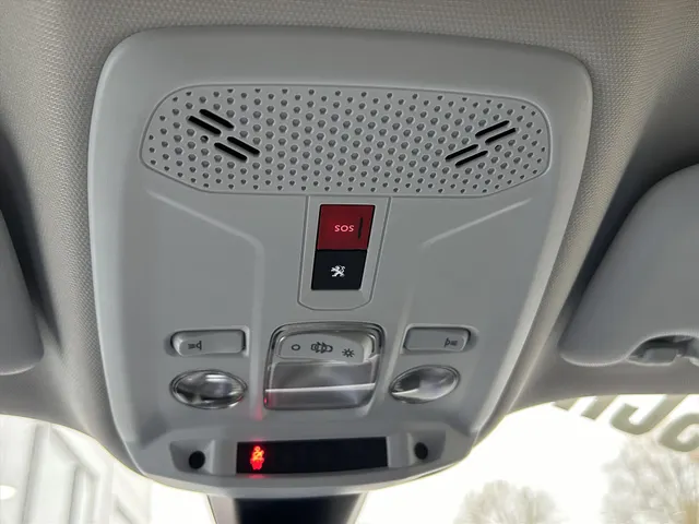 
Peugeot e-2008 EV 50kWh 136pk Allure I Navigatie via App | Lichtmetalen Velgen | Climate Control | Cruise Control | Parkeersensoren Achter | vol									