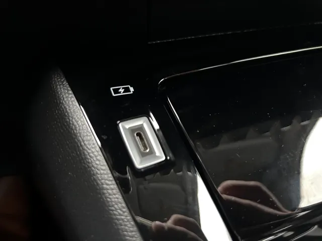 
Peugeot e-2008 EV 50kWh 136pk Allure I Navigatie via App | Lichtmetalen Velgen | Climate Control | Cruise Control | Parkeersensoren Achter | vol									