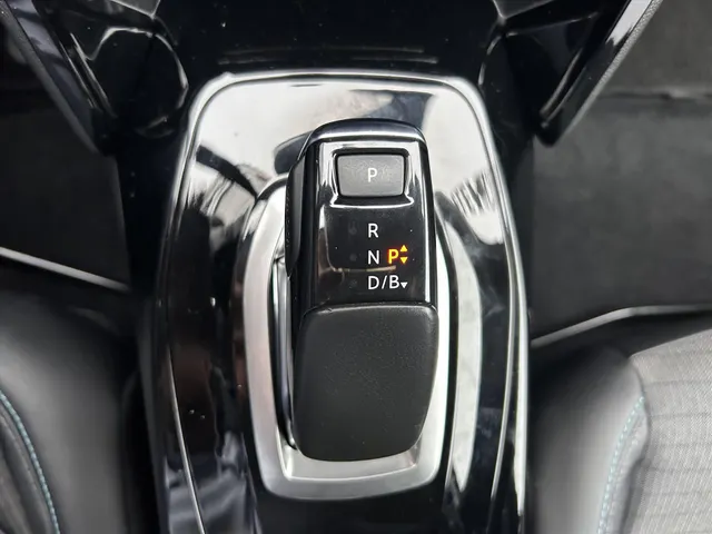 
Peugeot e-2008 EV 50kWh 136pk Allure I Navigatie via App | Lichtmetalen Velgen | Climate Control | Cruise Control | Parkeersensoren Achter | vol									