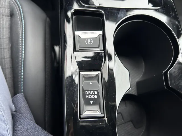 
Peugeot e-2008 EV 50kWh 136pk Allure I Navigatie via App | Lichtmetalen Velgen | Climate Control | Cruise Control | Parkeersensoren Achter | vol									