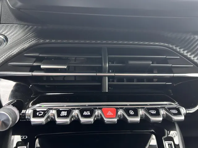 
Peugeot e-2008 EV 50kWh 136pk Allure I Navigatie via App | Lichtmetalen Velgen | Climate Control | Cruise Control | Parkeersensoren Achter | vol									