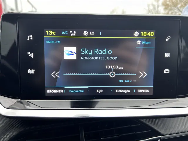 
Peugeot e-2008 EV 50kWh 136pk Allure I Navigatie via App | Lichtmetalen Velgen | Climate Control | Cruise Control | Parkeersensoren Achter | vol									