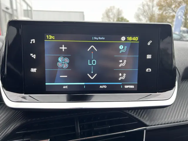 
Peugeot e-2008 EV 50kWh 136pk Allure I Navigatie via App | Lichtmetalen Velgen | Climate Control | Cruise Control | Parkeersensoren Achter | vol									