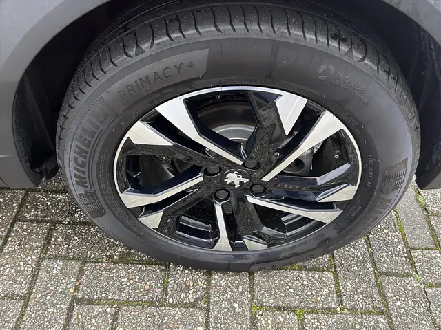 
Peugeot e-2008 EV 50kWh 136pk Allure I Navigatie via App | Lichtmetalen Velgen | Climate Control | Cruise Control | Parkeersensoren Achter | vol									