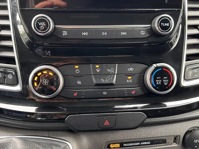 
Ford Transit Custom GB 2.0 TDCi 130PK 300 L2H1 Limited | parkeersensoren | Navigatie | Trekhaak | vol									