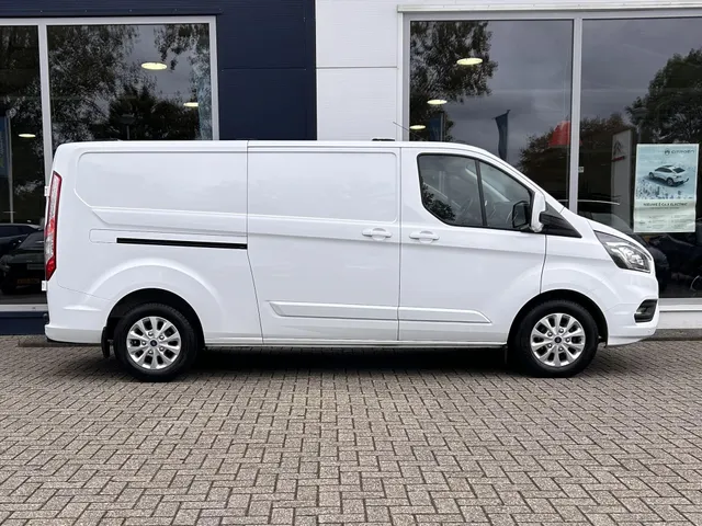 
Ford Transit Custom GB 2.0 TDCi 130PK 300 L2H1 Limited | parkeersensoren | Navigatie | Trekhaak | vol									