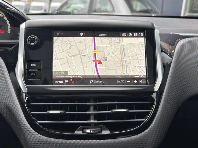 
Peugeot 2008 1.2PT 110PK GT-line, Airco | Navigatie | Parkeercamera achter | Panorama dak | Lichtmetaal vol									