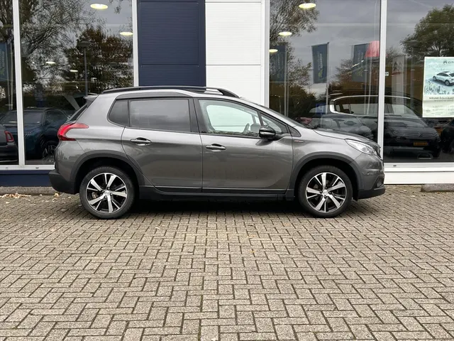 
Peugeot 2008 1.2PT 110PK GT-line, Airco | Navigatie | Parkeercamera achter | Panorama dak | Lichtmetaal vol									