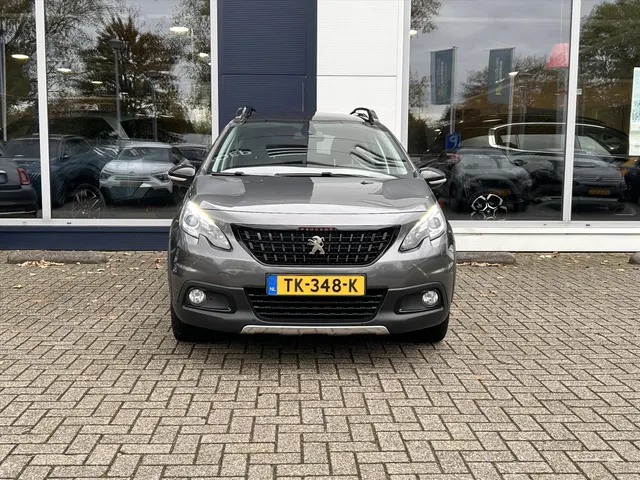 
Peugeot 2008 1.2PT 110PK GT-line, Airco | Navigatie | Parkeercamera achter | Panorama dak | Lichtmetaal vol									