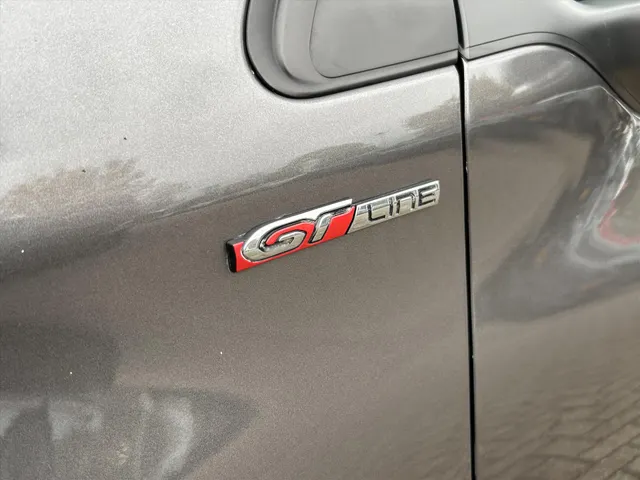 
Peugeot 2008 1.2PT 110PK GT-line, Airco | Navigatie | Parkeercamera achter | Panorama dak | Lichtmetaal vol									