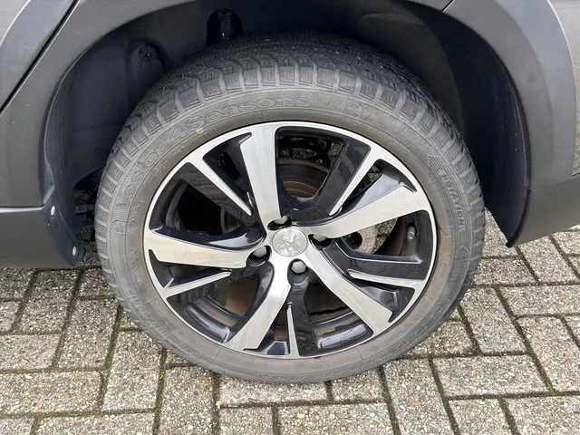 
Peugeot 2008 1.2PT 110PK GT-line, Airco | Navigatie | Parkeercamera achter | Panorama dak | Lichtmetaal vol									