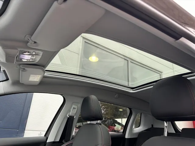 
Peugeot 2008 1.2PT 110PK GT-line, Airco | Navigatie | Parkeercamera achter | Panorama dak | Lichtmetaal vol									