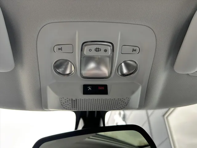 
Peugeot 2008 1.2PT 110PK GT-line, Airco | Navigatie | Parkeercamera achter | Panorama dak | Lichtmetaal vol									