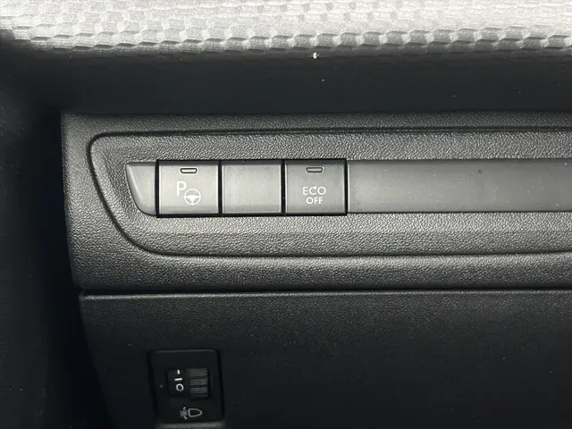 
Peugeot 2008 1.2PT 110PK GT-line, Airco | Navigatie | Parkeercamera achter | Panorama dak | Lichtmetaal vol									