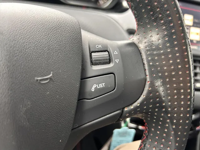 
Peugeot 2008 1.2PT 110PK GT-line, Airco | Navigatie | Parkeercamera achter | Panorama dak | Lichtmetaal vol									