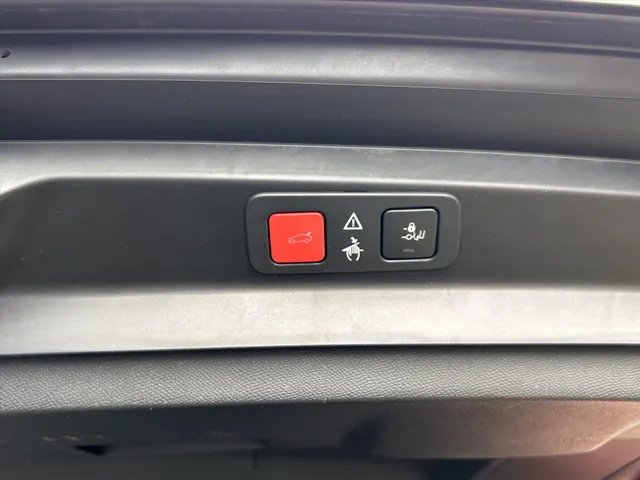 
Peugeot 5008 1.2 PureTech 130pk Blue Lease Premium | Navigatie | Parkeercamera + sensoren voor en achter | Cruise controle | Leder | Automatische klep | vol									