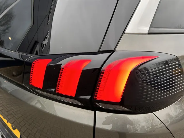 
Peugeot 5008 1.2 PureTech 130pk Blue Lease Premium | Navigatie | Parkeercamera + sensoren voor en achter | Cruise controle | Leder | Automatische klep | vol									