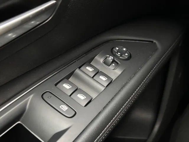 
Peugeot 5008 1.2 PureTech 130pk Blue Lease Premium | Navigatie | Parkeercamera + sensoren voor en achter | Cruise controle | Leder | Automatische klep | vol									