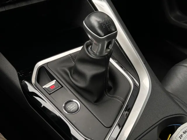 
Peugeot 5008 1.2 PureTech 130pk Blue Lease Premium | Navigatie | Parkeercamera + sensoren voor en achter | Cruise controle | Leder | Automatische klep | vol									