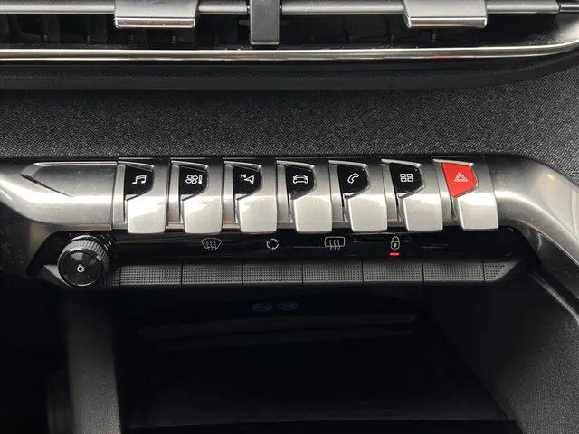 
Peugeot 5008 1.2 PureTech 130pk Blue Lease Premium | Navigatie | Parkeercamera + sensoren voor en achter | Cruise controle | Leder | Automatische klep | vol									