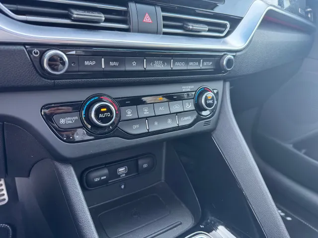 
								Kia Niro 1.6 GDi Hybrid 141pk DCT6 ExecutiveLine | Trekhaak | Stoelkoeling | Schuif/Kanteldak | Stoel/Stuurwielverwarming | JBL | Memory | vol									