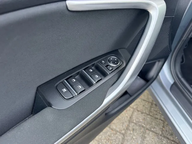 
Kia Ceed Sportswagon Sw 1.0 T-GDi 120pk DynamicLine | Trekhaak | Navigatie | Camera | Lichtmetalen Velgen | Climate Control | vol									