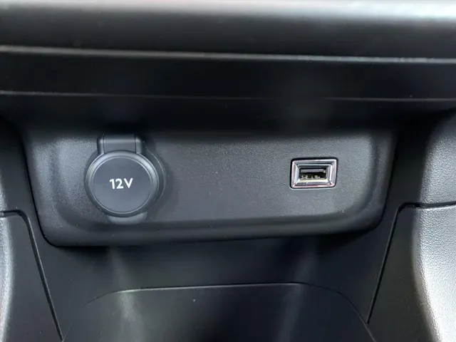 
Citroën C3 1.2 5-drs 83pk Plus | Navigatie | Climate control | Cruise control | Blue tooth | Apple Carplay&Android Auto | Parkeersensoren achter vol									