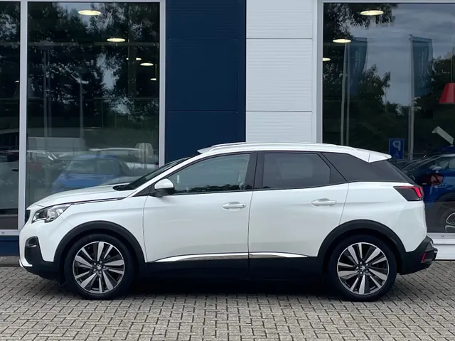 
Peugeot 3008 1.2 Allure 130pk Automaat | Navigatie | Climate control | Panoramisch schuif-kantel dak | Cruise control | Parkeerhulp en camera achter | Trekhaak vol									