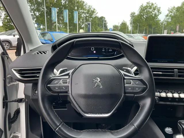 
Peugeot 3008 1.2 Allure 130pk Automaat | Navigatie | Climate control | Panoramisch schuif-kantel dak | Cruise control | Parkeerhulp en camera achter | Trekhaak vol									