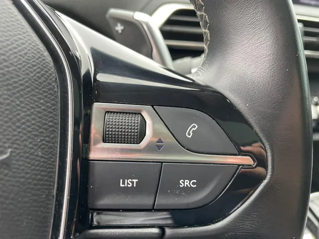 
Peugeot 3008 1.2 Allure 130pk Automaat | Navigatie | Climate control | Panoramisch schuif-kantel dak | Cruise control | Parkeerhulp en camera achter | Trekhaak vol									