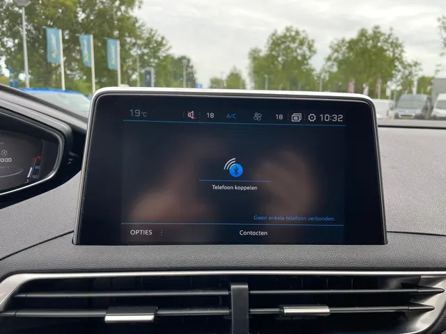 
Peugeot 3008 1.2 Allure 130pk Automaat | Navigatie | Climate control | Panoramisch schuif-kantel dak | Cruise control | Parkeerhulp en camera achter | Trekhaak vol									