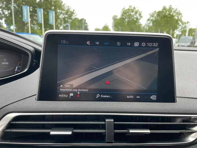 
Peugeot 3008 1.2 Allure 130pk Automaat | Navigatie | Climate control | Panoramisch schuif-kantel dak | Cruise control | Parkeerhulp en camera achter | Trekhaak vol									